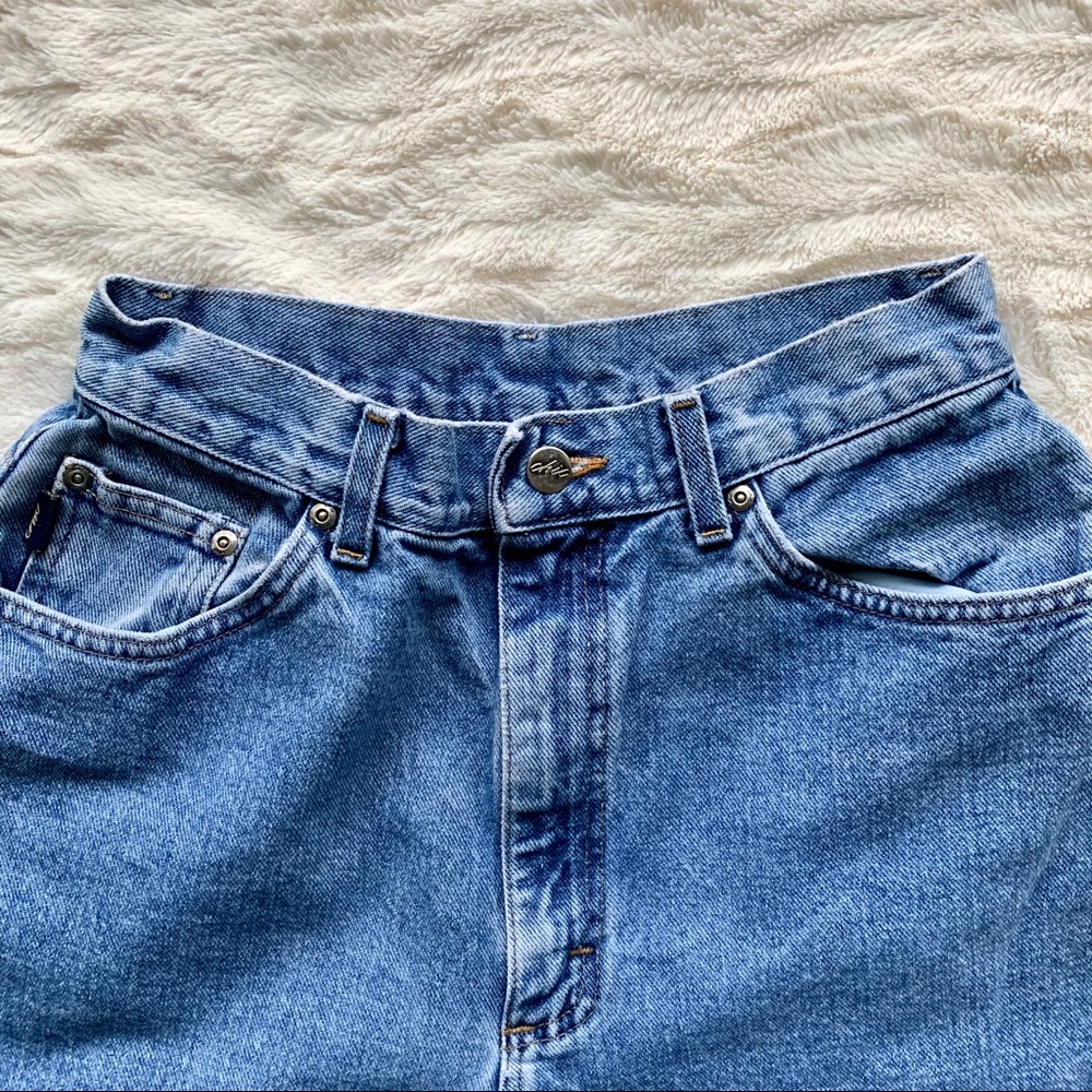 Chic high rise mom jeans size 4
